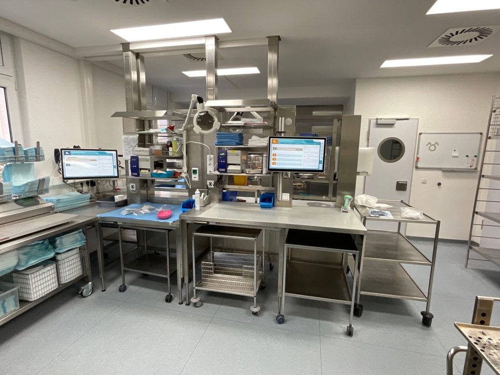 Neue Packtische im Erzgebirge